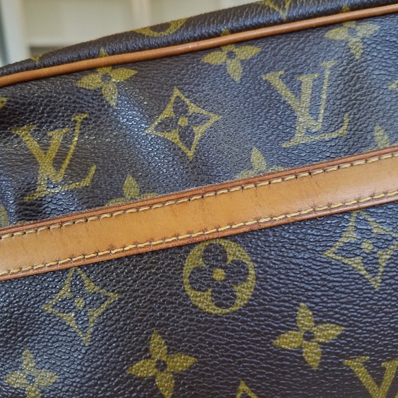 COPY - 💕CUTE Authentic LV Crossbody/Clutch/Shoulder Bag - Picture 11 of 16